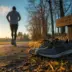 Chaussures et coureur sur sentier humide : bienfaits de la course a pied pour le cœur et le mental